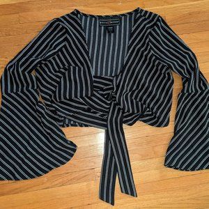 Tie-wrap long-sleeved cropped shirt